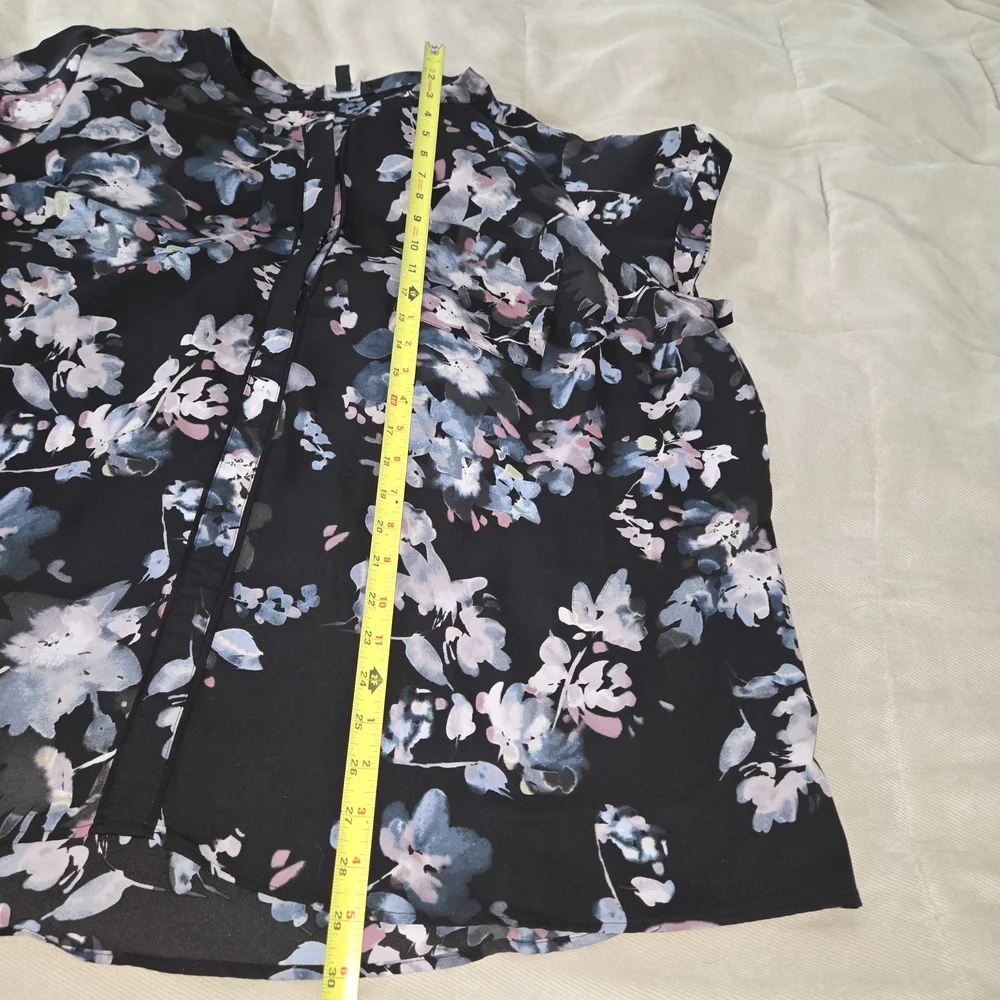 3 For $60. Simply Vera Vera Wang Black Floral Blouse - Picture 9 of 11